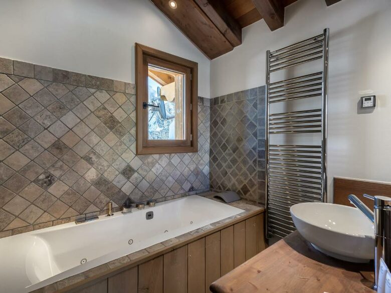 Exclusive Courchevel Village Chalet with Private Spa Facilities - Courchevel, France