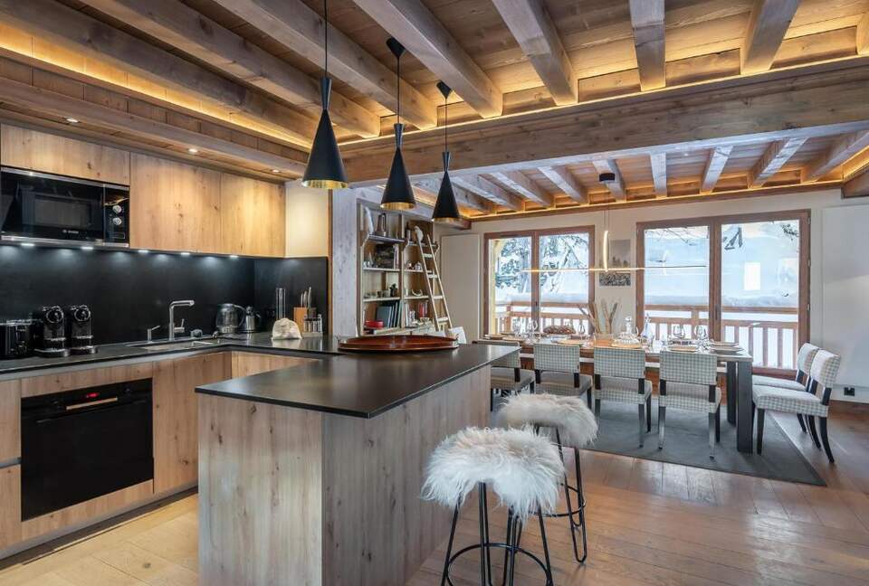 Exclusive Courchevel Village Chalet with Private Spa Facilities - Courchevel, France
