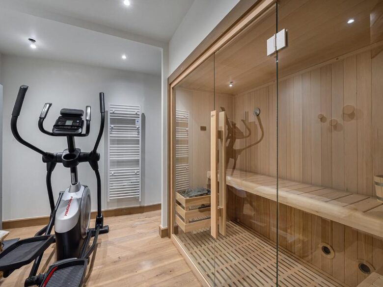 Exclusive Courchevel Village Chalet with Private Spa Facilities - Courchevel, France