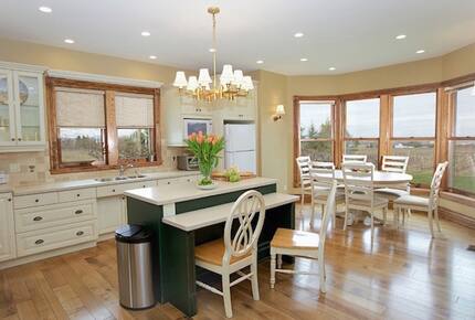 Niagara Vineyard Estate House - Niagara, Canada