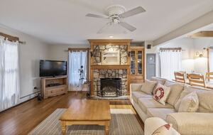 Walkable Charm Near Ogunquit Beach - Ogunquit, Maine