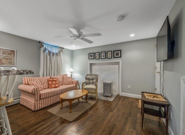 Walkable Charm Near Ogunquit Beach - Ogunquit, Maine