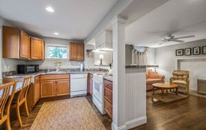 Walkable Charm Near Ogunquit Beach - Ogunquit, Maine