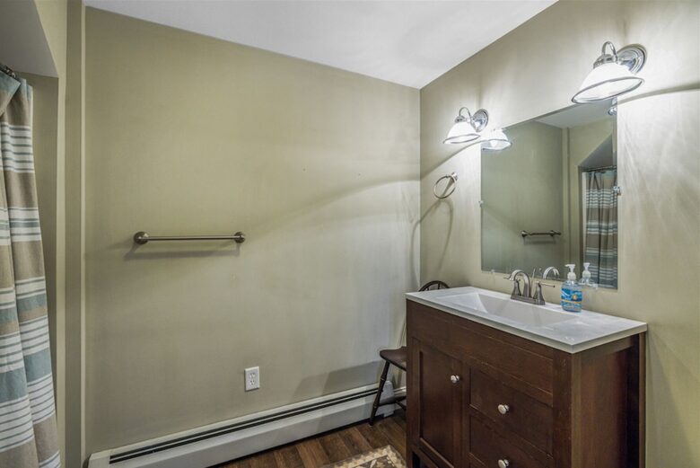 Walkable Charm Near Ogunquit Beach - Ogunquit, Maine
