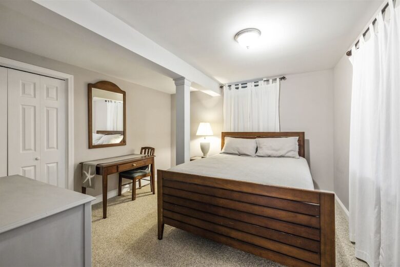 Walkable Charm Near Ogunquit Beach - Ogunquit, Maine