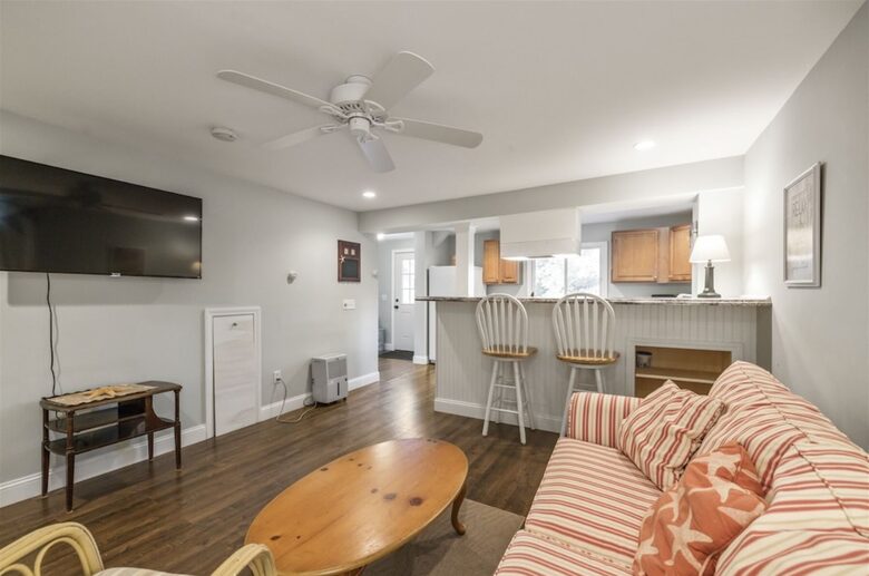 Walkable Charm Near Ogunquit Beach - Ogunquit, Maine