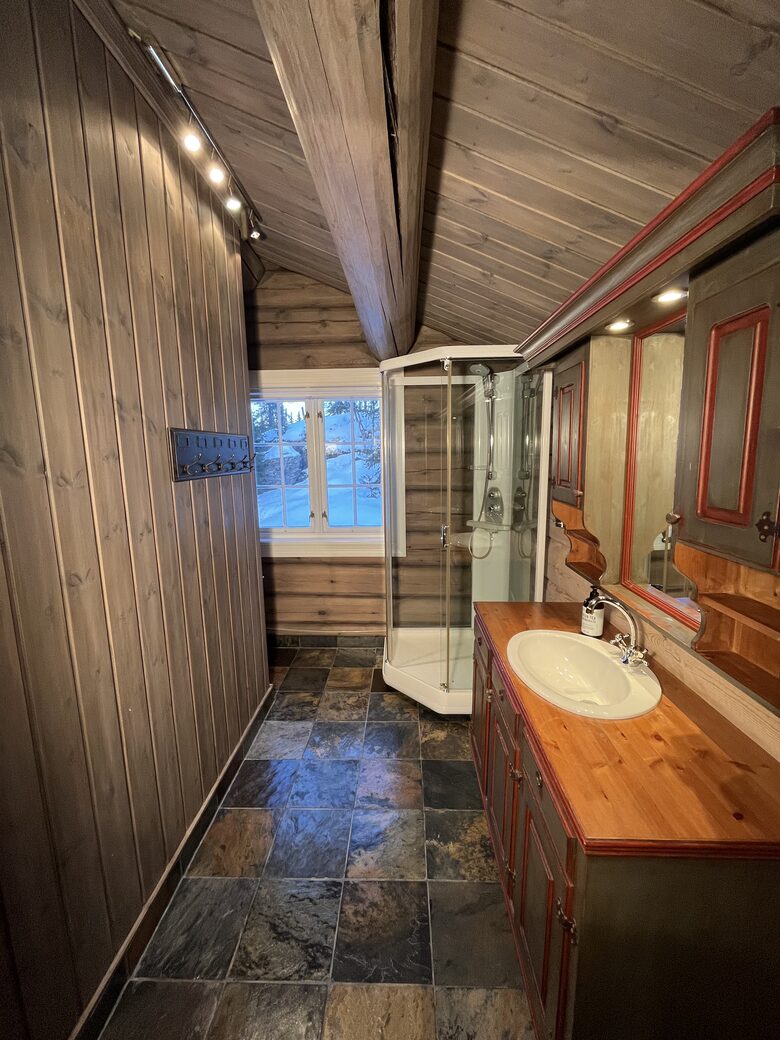 Kvitfjell, Authentic Scandinavian Log Cabin with Ski-Out Access - Fåvang, Norway