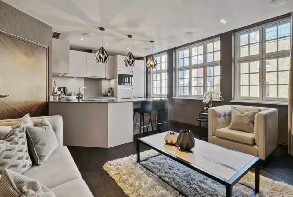 An Elegant Mayfair Apartment - London, United Kingdom