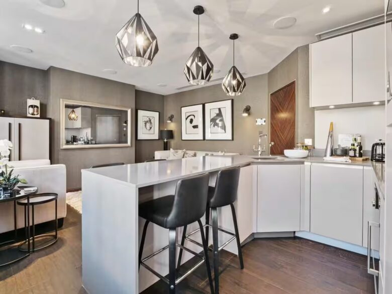 An Elegant Mayfair Apartment - London, United Kingdom