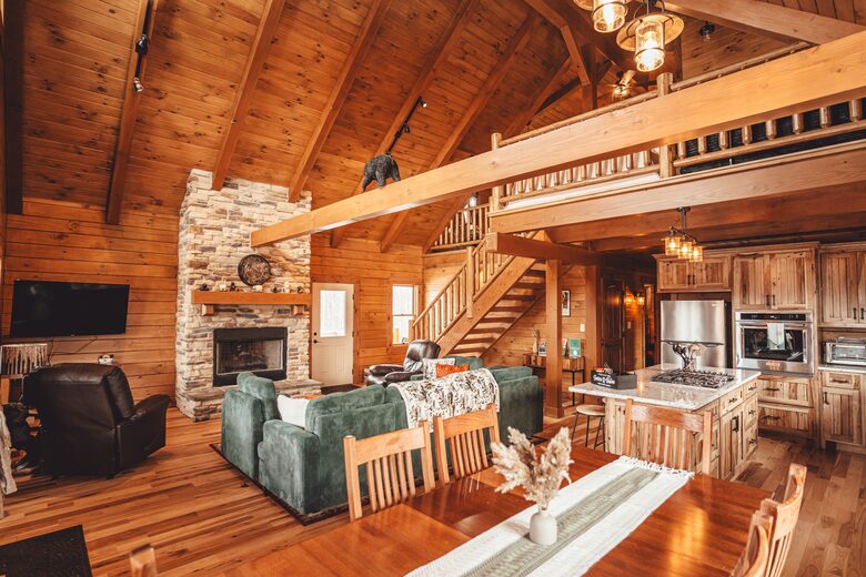 A Secluded Hocking Hills Cabin Retreat - McArthur, Ohio