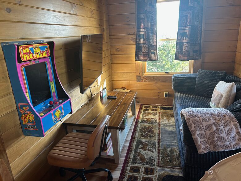A Secluded Hocking Hills Cabin Retreat - McArthur, Ohio