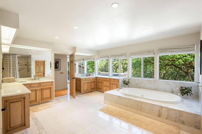 Luxury Wine Country Retreat Surrounded by Oaks & Open Skies - Sonoma, California