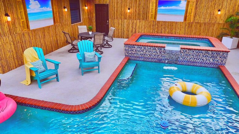 Siesta Key Tiki Hut Hideaway | With large private pool & spa - Sarasota, Florida
