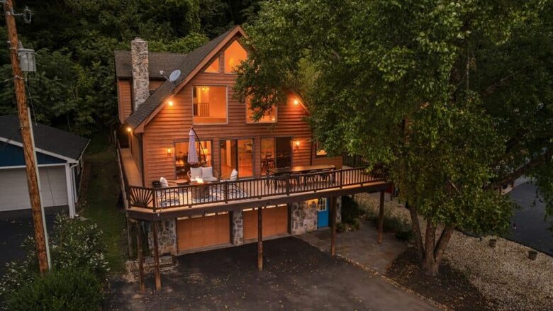 Riverfront Chalet Retreat near Harpers Ferry - Harpers Ferry, West Virginia