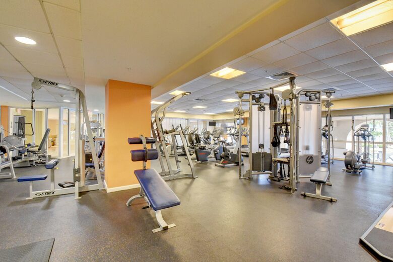Las Olas Luxury Riverfront Retreat | Walk to Dining & Riverwalk - Fort Lauderdale, Florida