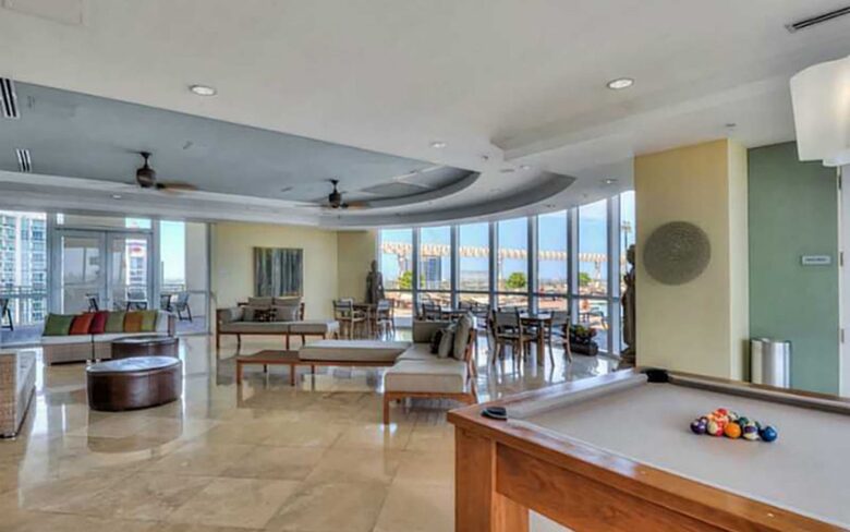 Las Olas Luxury Riverfront Retreat | Walk to Dining & Riverwalk - Fort Lauderdale, Florida