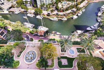 Las Olas Luxury Riverfront Retreat | Walk to Dining & Riverwalk - Fort Lauderdale, Florida