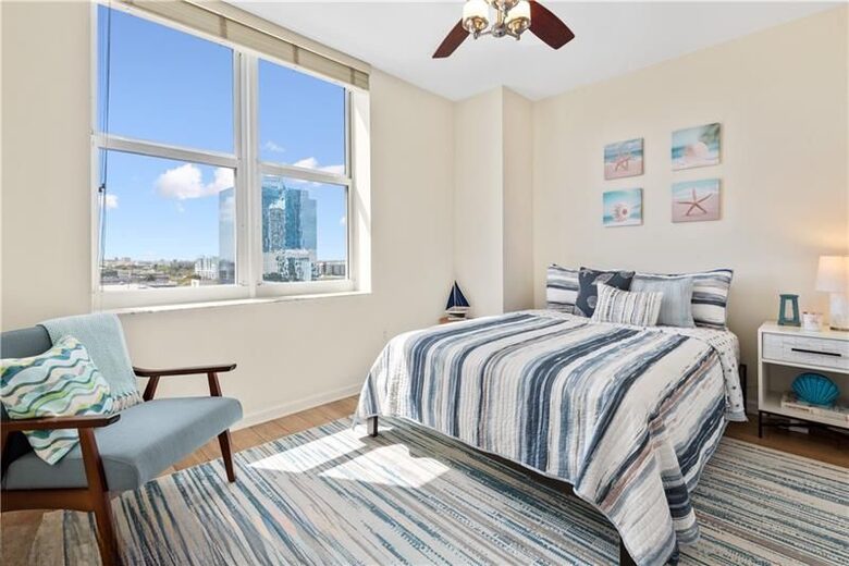 Las Olas Luxury Riverfront Retreat | Walk to Dining & Riverwalk - Fort Lauderdale, Florida