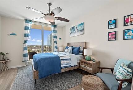 Las Olas Luxury Riverfront Retreat | Walk to Dining & Riverwalk - Fort Lauderdale, Florida