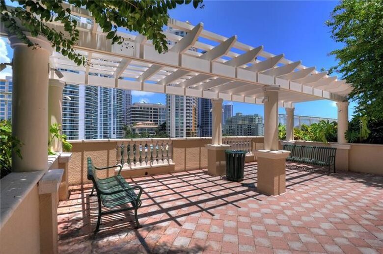 Las Olas Luxury Riverfront Retreat | Walk to Dining & Riverwalk - Fort Lauderdale, Florida