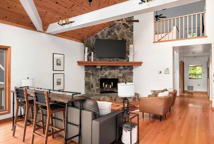 Riverfront Chalet Retreat near Harpers Ferry - Harpers Ferry, West Virginia