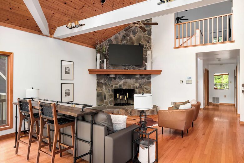 Riverfront Chalet Retreat near Harpers Ferry - Harpers Ferry, West Virginia