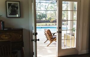 A Quiet Florida Retreat Framed by Trees and Water - Titusville, Florida