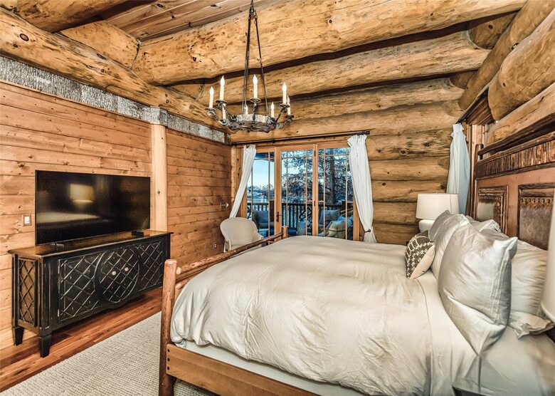 Handcrafted Log Cabin Retreat on Lake Norman - Mooresville, North Carolina