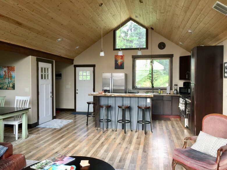 Secluded Forest Guesthouse Near Whitefish - Whitefish, Montana