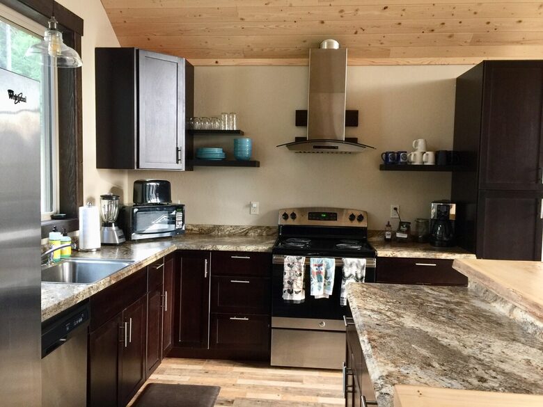 Secluded Forest Guesthouse Near Whitefish - Whitefish, Montana