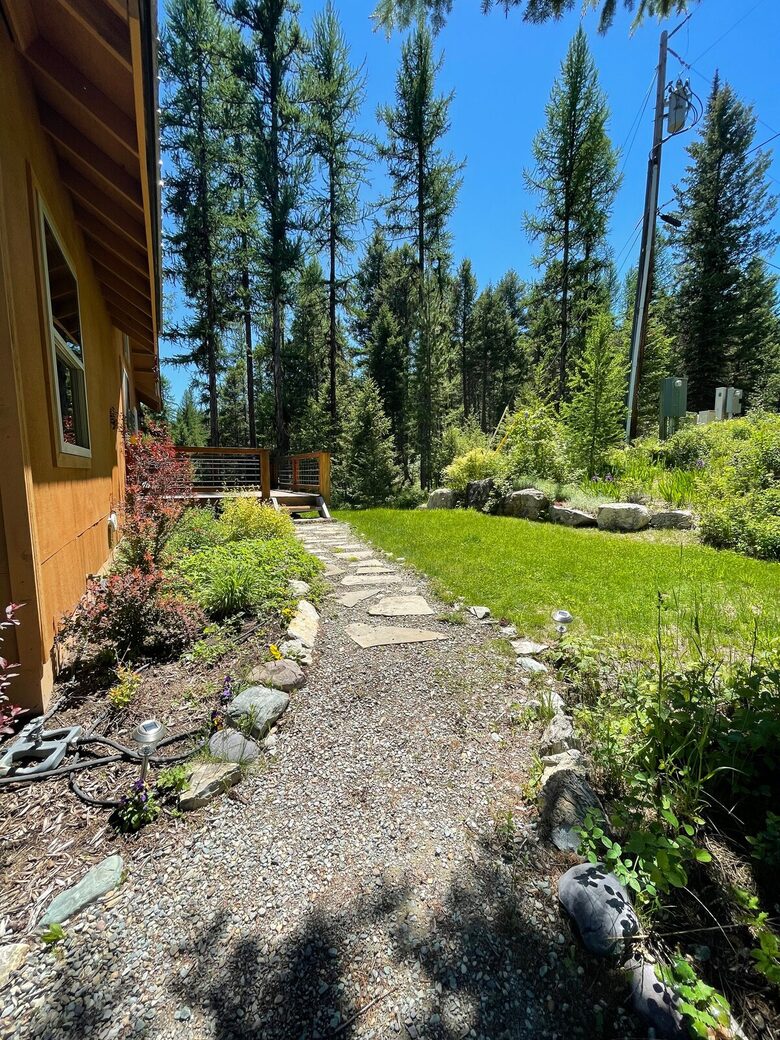 Secluded Forest Guesthouse Near Whitefish - Whitefish, Montana