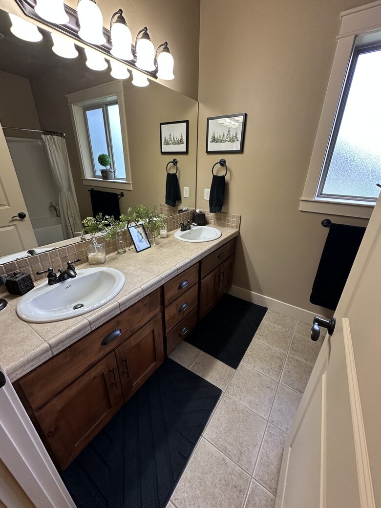 Spacious Idaho Getaway Minutes from Downtown Eagle - Eagle, Idaho