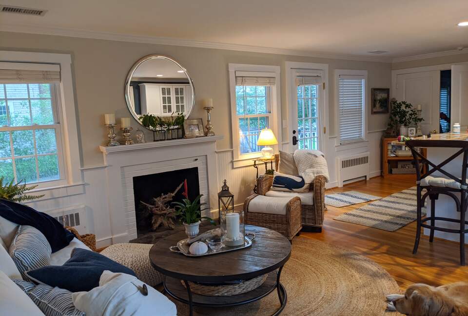 Charming Hydrangea Cottage in Osterville Village near Beaches - Osterville, Massachusetts
