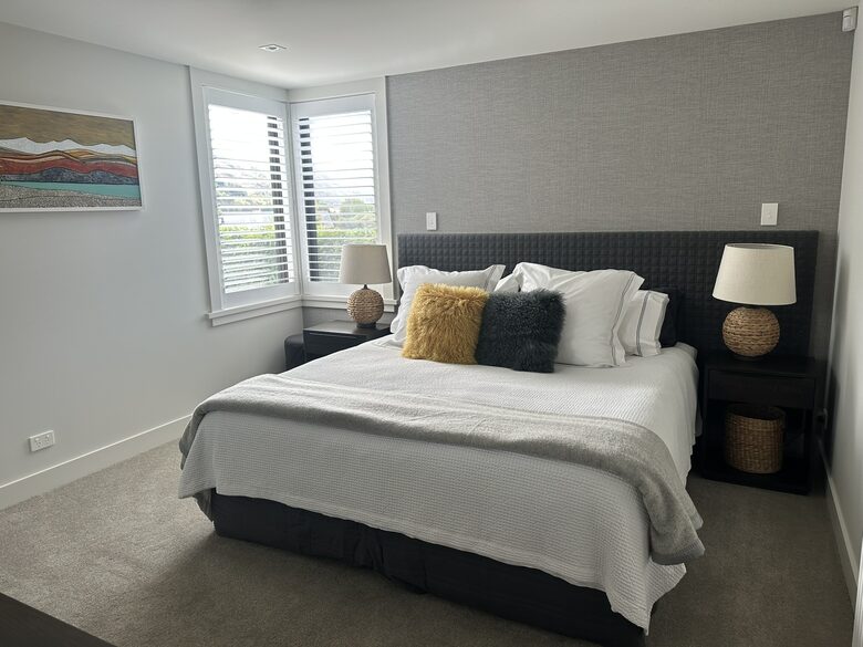 Arrowtown Golfside Retreat with Sun-Soaked Living - Arrowtown, New Zealand