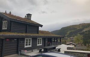 Kvitfjell, Authentic Scandinavian Log Cabin with Ski-Out Access - Fåvang, Norway