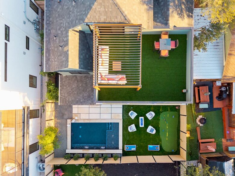 Victorian-Inspired East Austin Retreat with Rooftop Views - Austin, Texas