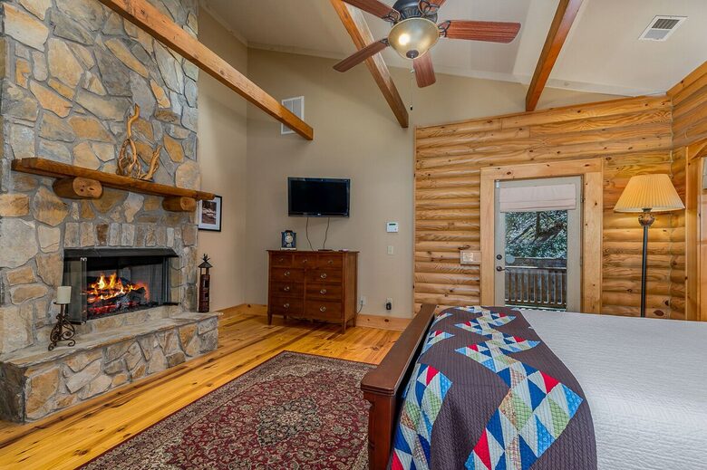 Private White Oak Mountain Retreat with Expansive Decks - Columbus, North Carolina
