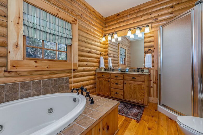 Private White Oak Mountain Retreat with Expansive Decks - Columbus, North Carolina