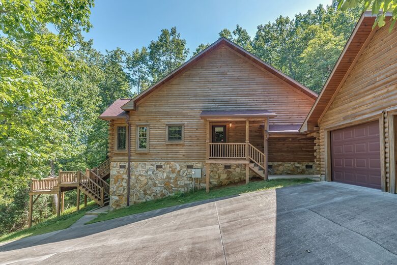Private White Oak Mountain Retreat with Expansive Decks - Columbus, North Carolina