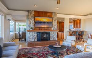 Oceanfront Cliffside Juan de Fuca Strait Retreat in Port Angeles - Port Angeles, Washington