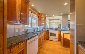 Oceanfront Cliffside Juan de Fuca Strait Retreat in Port Angeles - Port Angeles, Washington