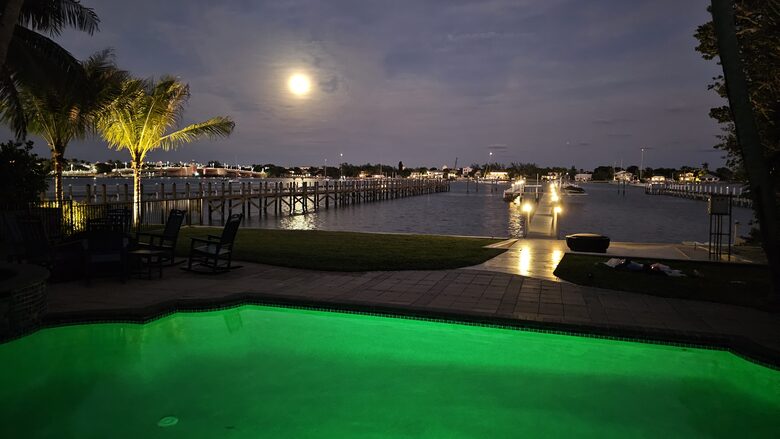 Grand Six-Bedroom Estate on Florida’s Intracoastal - Lantana, Florida