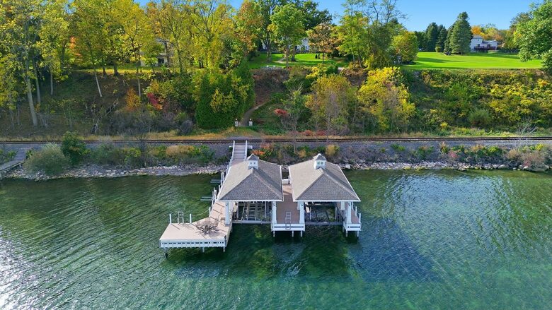 Luxury Finger Lakes Lakefront Retreat on Seneca Lake - Geneva, New York