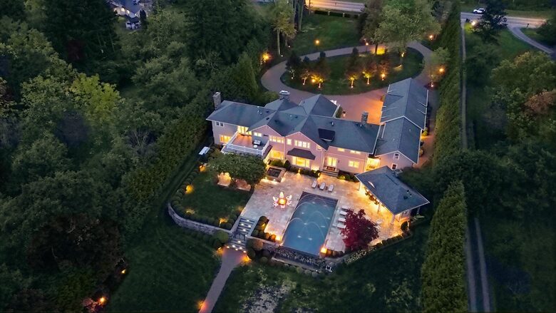 Luxury Finger Lakes Lakefront Retreat on Seneca Lake - Geneva, New York