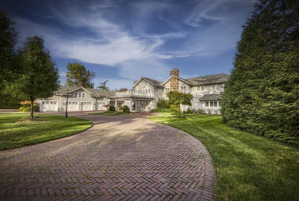 Luxury Finger Lakes Lakefront Retreat on Seneca Lake - Geneva, New York