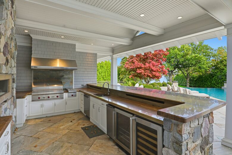Outdoor Kitchen