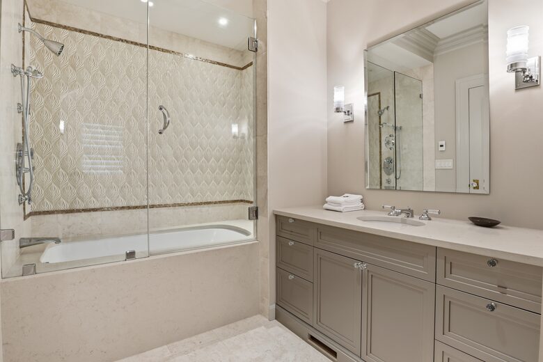 Double Queen Bathroom
