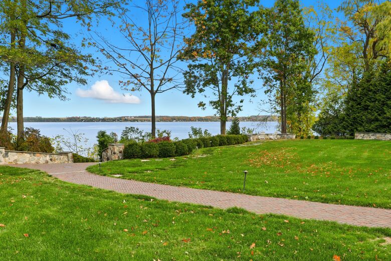 Luxury Finger Lakes Lakefront Retreat on Seneca Lake - Geneva, New York
