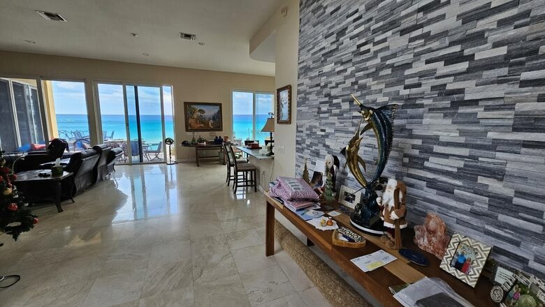 Grand Six-Bedroom Estate on Florida’s Intracoastal - Lantana, Florida
