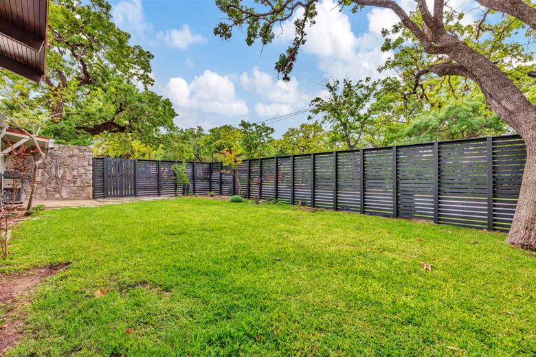 Iconic Mid-Century Escape in Fredericksburg’s Historic Core - Fredericksburg, Texas